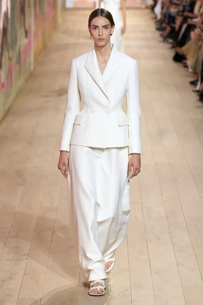 Look 12